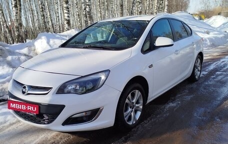 Opel Astra J, 2013 год, 628 000 рублей, 2 фотография