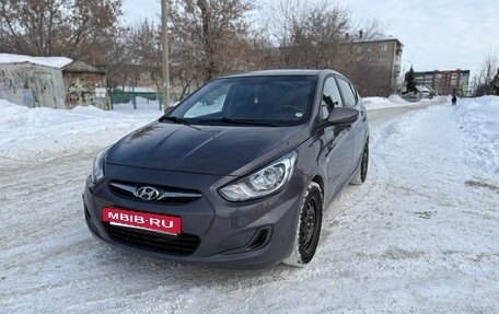 Hyundai Solaris II рестайлинг, 2012 год, 740 000 рублей, 3 фотография