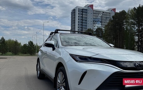 Toyota Harrier, 2022 год, 5 200 000 рублей, 7 фотография