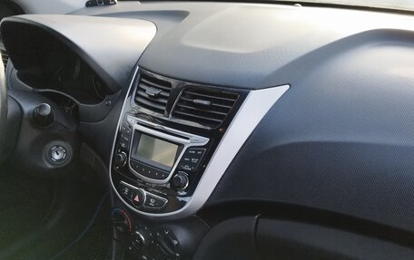 Hyundai Solaris II рестайлинг, 2013 год, 835 000 рублей, 13 фотография