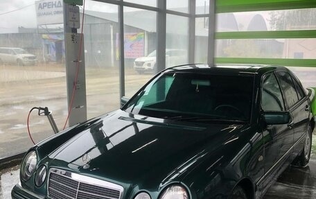 Mercedes-Benz E-Класс, 1996 год, 500 000 рублей, 1 фотография