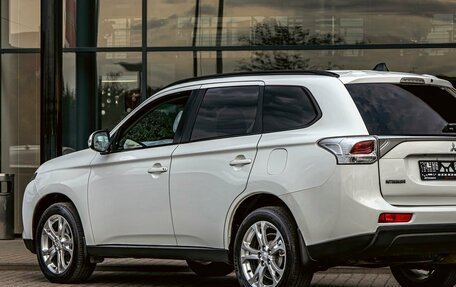 Mitsubishi Outlander III рестайлинг 3, 2014 год, 1 325 000 рублей, 8 фотография