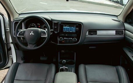 Mitsubishi Outlander III рестайлинг 3, 2014 год, 1 325 000 рублей, 15 фотография