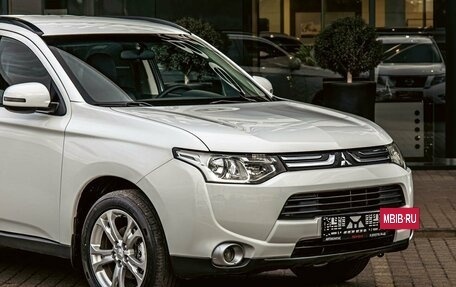 Mitsubishi Outlander III рестайлинг 3, 2014 год, 1 325 000 рублей, 9 фотография