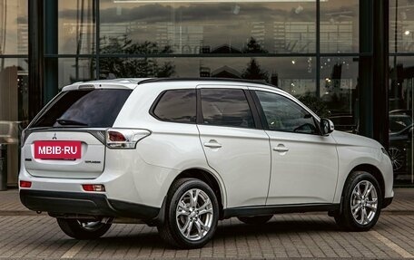 Mitsubishi Outlander III рестайлинг 3, 2014 год, 1 325 000 рублей, 6 фотография