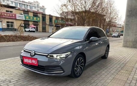 Volkswagen Golf VIII, 2022 год, 1 990 000 рублей, 1 фотография