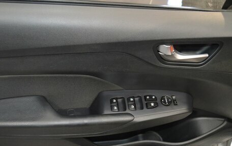 Hyundai Solaris II рестайлинг, 2017 год, 1 200 000 рублей, 11 фотография