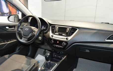 Hyundai Solaris II рестайлинг, 2017 год, 1 200 000 рублей, 23 фотография