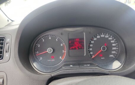 Volkswagen Polo VI (EU Market), 2011 год, 700 000 рублей, 6 фотография