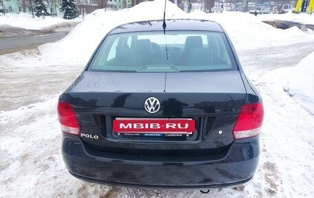 Volkswagen Polo VI (EU Market), 2011 год, 700 000 рублей, 2 фотография