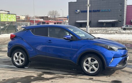 Toyota C-HR I рестайлинг, 2018 год, 2 200 000 рублей, 5 фотография