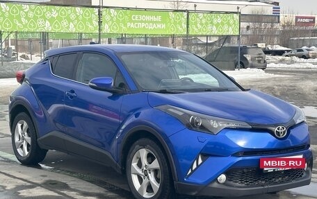 Toyota C-HR I рестайлинг, 2018 год, 2 200 000 рублей, 6 фотография