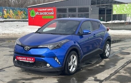 Toyota C-HR I рестайлинг, 2018 год, 2 200 000 рублей, 3 фотография