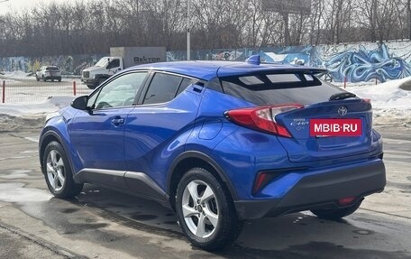 Toyota C-HR I рестайлинг, 2018 год, 2 200 000 рублей, 8 фотография