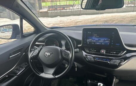 Toyota C-HR I рестайлинг, 2018 год, 2 200 000 рублей, 14 фотография