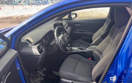 Toyota C-HR I рестайлинг, 2018 год, 2 200 000 рублей, 10 фотография