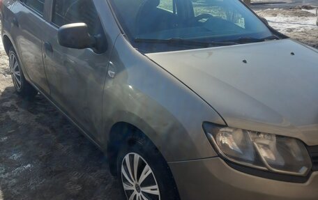 Renault Logan II, 2015 год, 495 000 рублей, 3 фотография