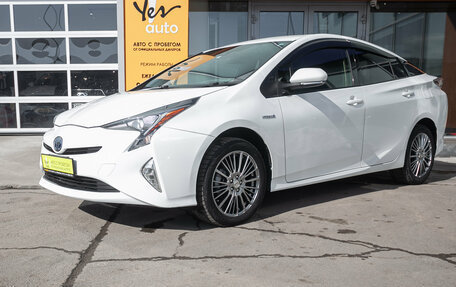 Toyota Prius IV XW50, 2018 год, 1 699 000 рублей, 2 фотография