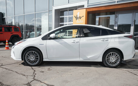 Toyota Prius IV XW50, 2018 год, 1 699 000 рублей, 4 фотография
