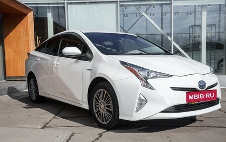 Toyota Prius IV XW50, 2018 год, 1 699 000 рублей, 6 фотография