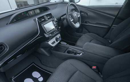 Toyota Prius IV XW50, 2018 год, 1 699 000 рублей, 19 фотография