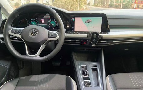 Volkswagen Golf VIII, 2022 год, 1 990 000 рублей, 6 фотография