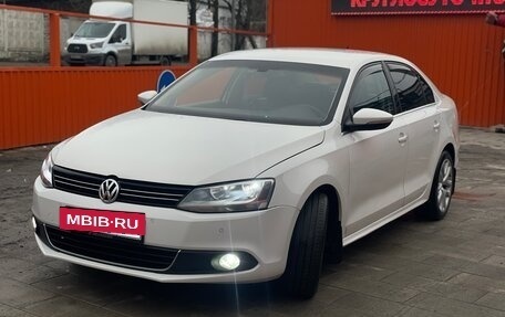 Volkswagen Jetta VI, 2012 год, 949 999 рублей, 3 фотография