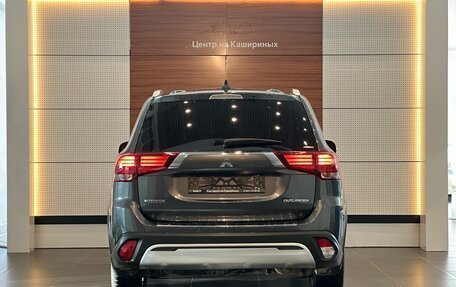 Mitsubishi Outlander III рестайлинг 3, 2019 год, 2 390 000 рублей, 5 фотография