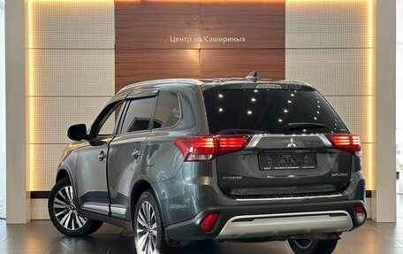 Mitsubishi Outlander III рестайлинг 3, 2019 год, 2 390 000 рублей, 6 фотография