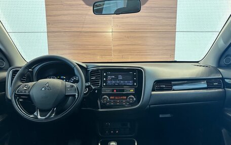 Mitsubishi Outlander III рестайлинг 3, 2019 год, 2 390 000 рублей, 8 фотография