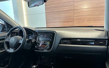 Mitsubishi Outlander III рестайлинг 3, 2019 год, 2 390 000 рублей, 9 фотография