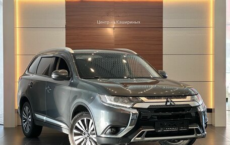 Mitsubishi Outlander III рестайлинг 3, 2019 год, 2 390 000 рублей, 3 фотография