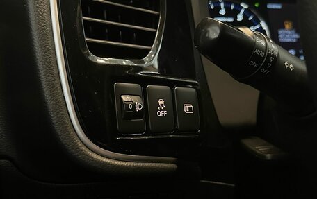 Mitsubishi Outlander III рестайлинг 3, 2019 год, 2 390 000 рублей, 18 фотография