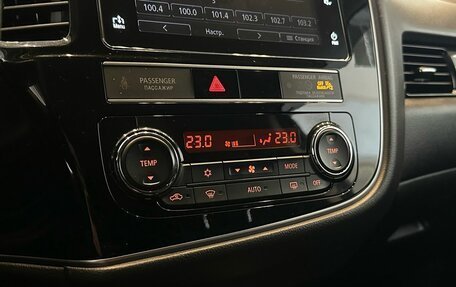 Mitsubishi Outlander III рестайлинг 3, 2019 год, 2 390 000 рублей, 14 фотография