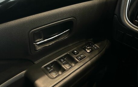 Mitsubishi Outlander III рестайлинг 3, 2019 год, 2 390 000 рублей, 19 фотография