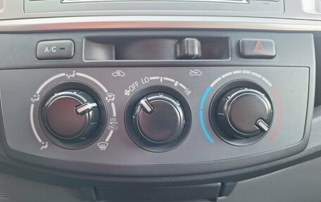 Toyota Hilux VII, 2013 год, 1 990 000 рублей, 12 фотография