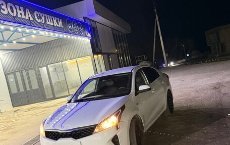 KIA Rio IV, 2020 год, 900 000 рублей, 2 фотография