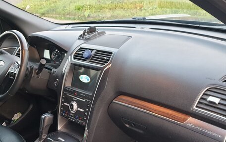 Ford Explorer VI, 2017 год, 2 920 000 рублей, 4 фотография