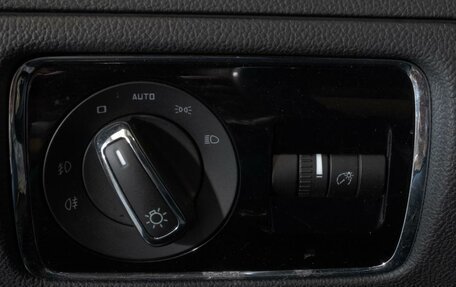 Skoda Superb III рестайлинг, 2014 год, 1 860 000 рублей, 23 фотография