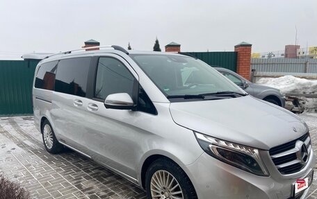 Mercedes-Benz V-Класс, 2017 год, 4 000 000 рублей, 1 фотография