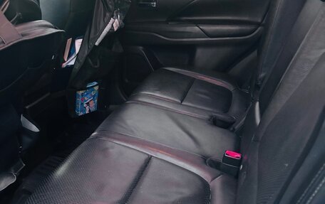 Mitsubishi Outlander III рестайлинг 3, 2013 год, 1 400 000 рублей, 5 фотография