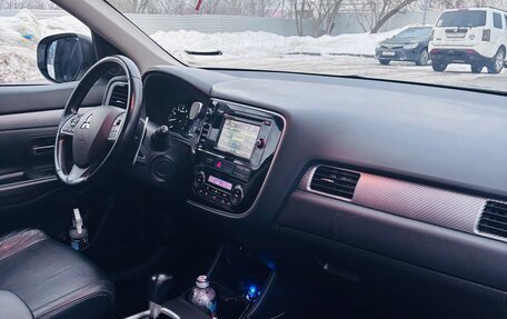 Mitsubishi Outlander III рестайлинг 3, 2013 год, 1 400 000 рублей, 7 фотография