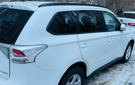 Mitsubishi Outlander III рестайлинг 3, 2013 год, 1 400 000 рублей, 12 фотография