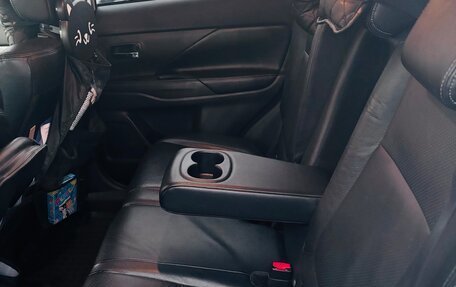 Mitsubishi Outlander III рестайлинг 3, 2013 год, 1 400 000 рублей, 6 фотография