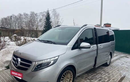 Mercedes-Benz V-Класс, 2017 год, 4 000 000 рублей, 2 фотография