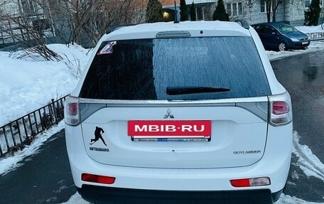 Mitsubishi Outlander III рестайлинг 3, 2013 год, 1 400 000 рублей, 13 фотография