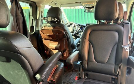 Mercedes-Benz V-Класс, 2017 год, 4 000 000 рублей, 7 фотография