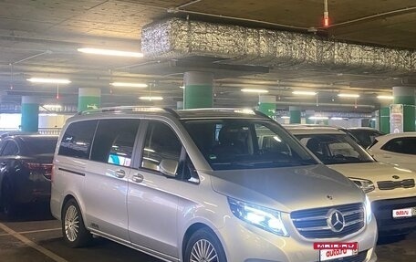 Mercedes-Benz V-Класс, 2017 год, 4 000 000 рублей, 3 фотография
