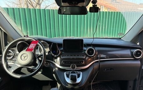 Mercedes-Benz V-Класс, 2017 год, 4 000 000 рублей, 10 фотография