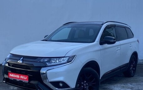 Mitsubishi Outlander III рестайлинг 3, 2022 год, 3 300 000 рублей, 1 фотография